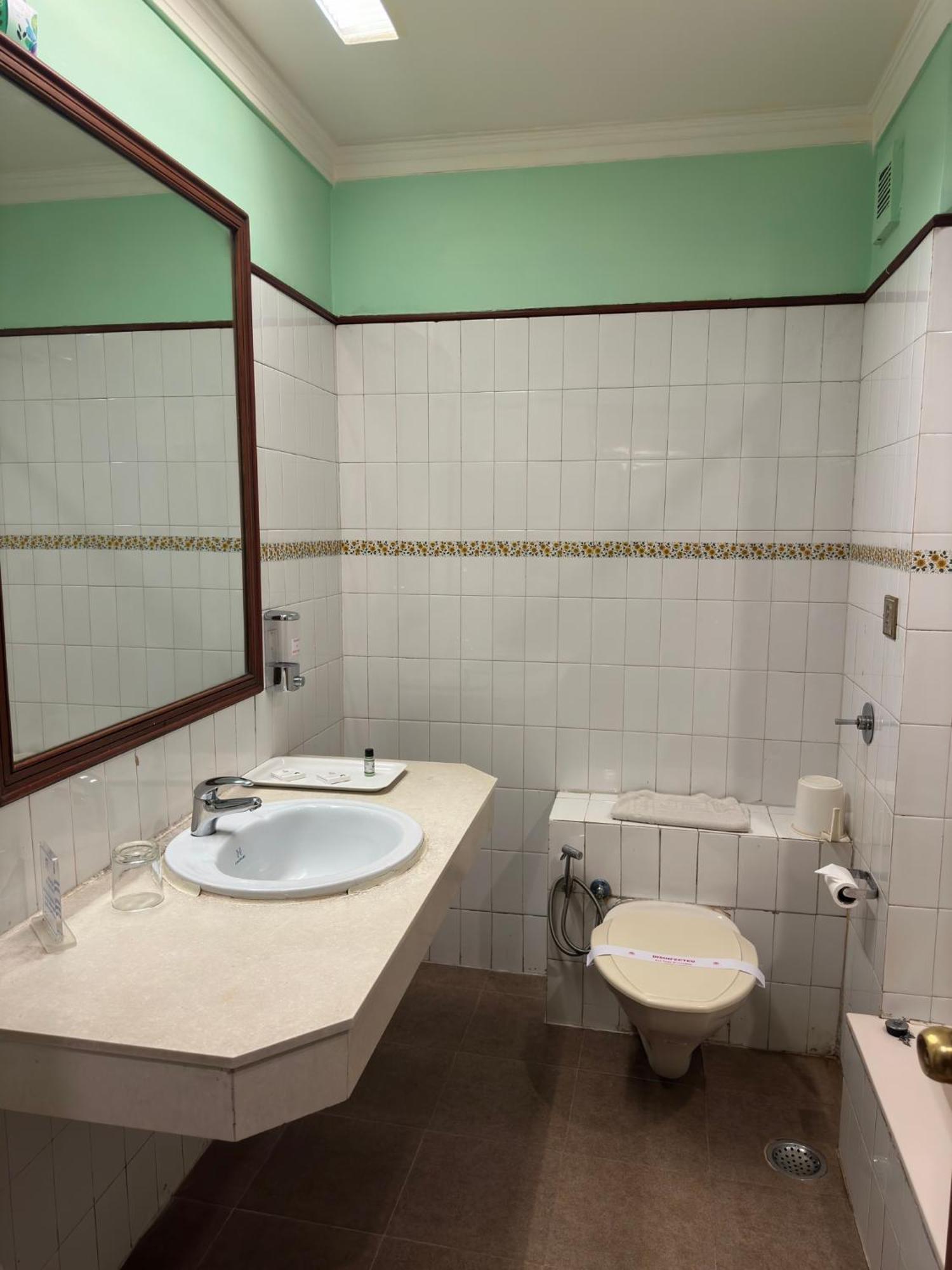 Hotel Nahar Nilgiris Ooty Luaran gambar